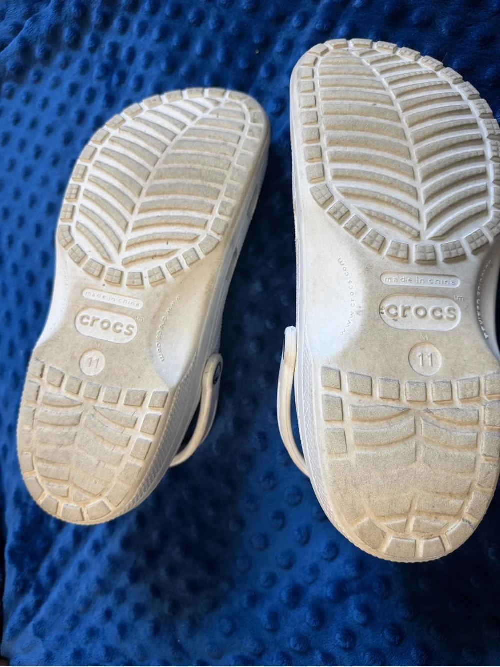 CROCS Men’s Classic Clog in White with Jibbitz Charms | Size 11